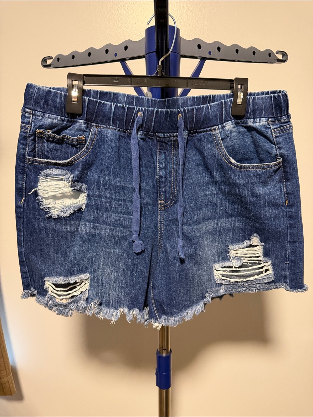 Pull on Women's Distressed Denim Shorts - Blue